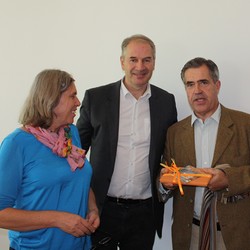 Rosina Baumgartner, und Alfred Trendl, danken Andreas Henckel von Donnersmarck
