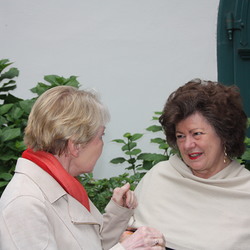 Die Geehrte Marie-Luise Zuzan und die ehemalige steirische Vorsitzende Sissi Potzingernger