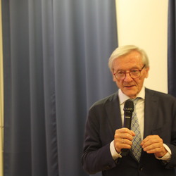 Zu Gast: Wolfgang Schüssel. Unter seiner Kanzlerschaft wurde das Kinderbetreuungsgeld eingeführt.